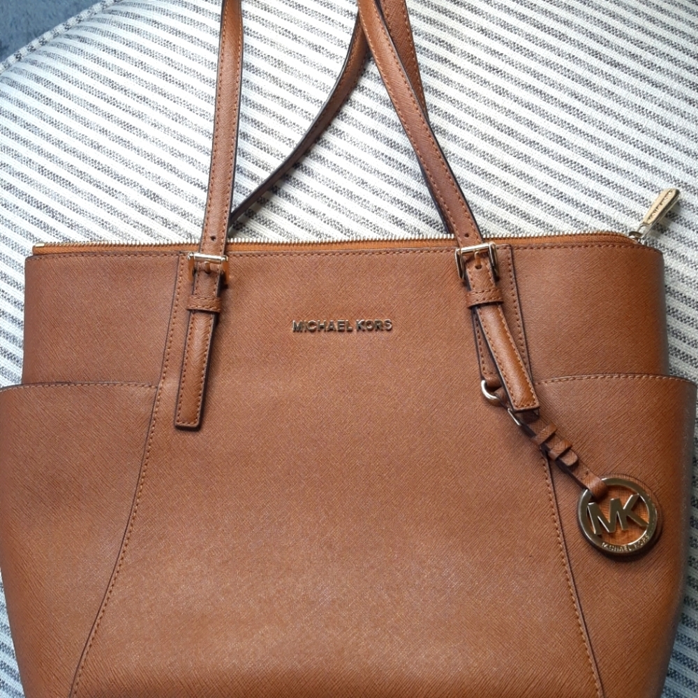 MK purse with dust bag